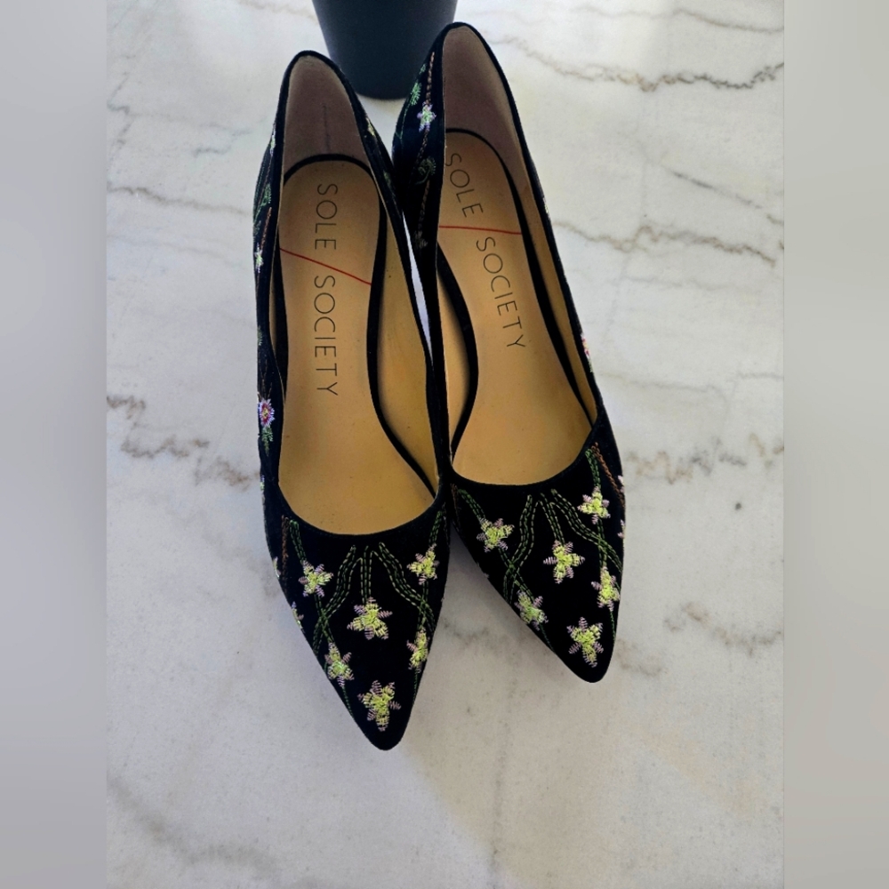 Embroidered Heels - Picture 3 of 5